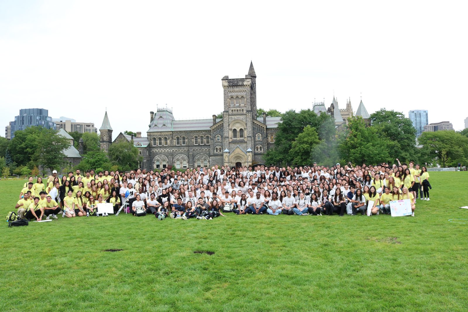 The Class of 2T9 gathered on Front Campus Field with University College in the background during O-Week 2025